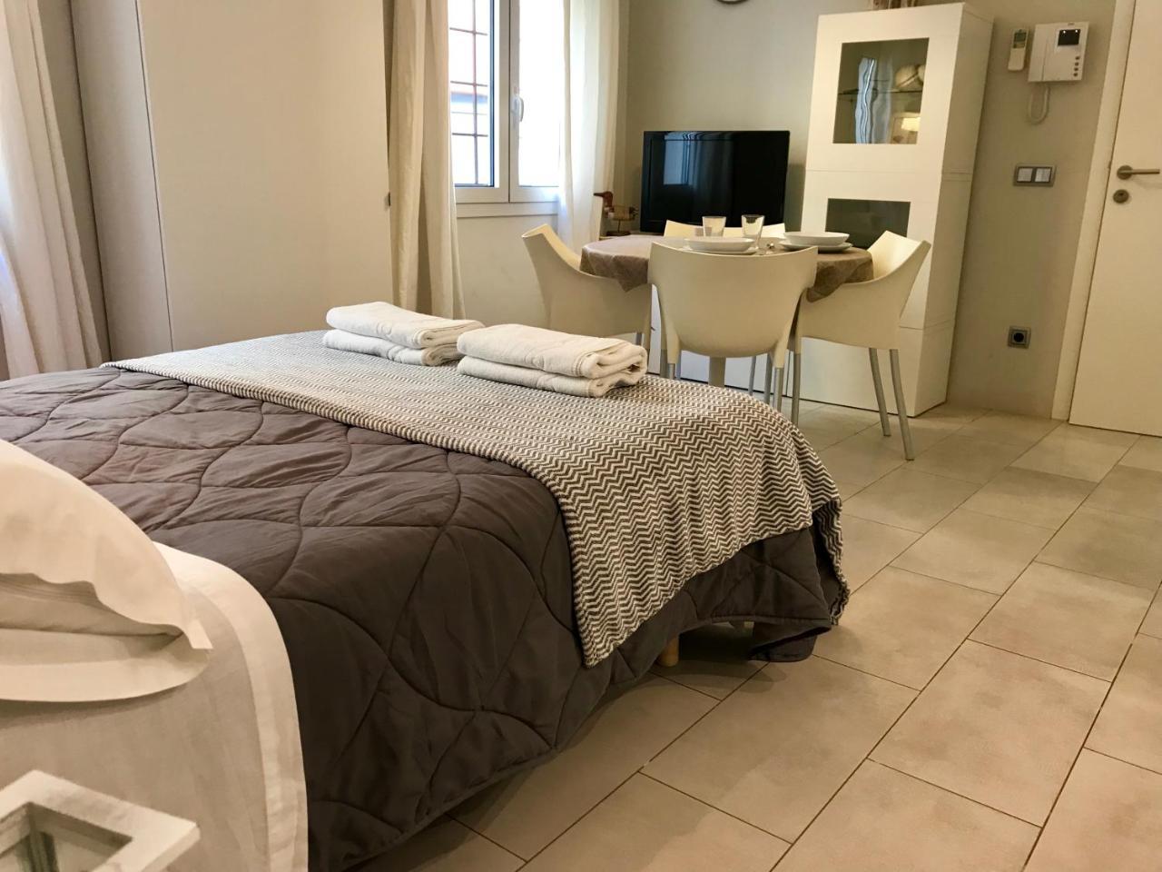 L' Escala Apartamentos Can Quim מראה חיצוני תמונה